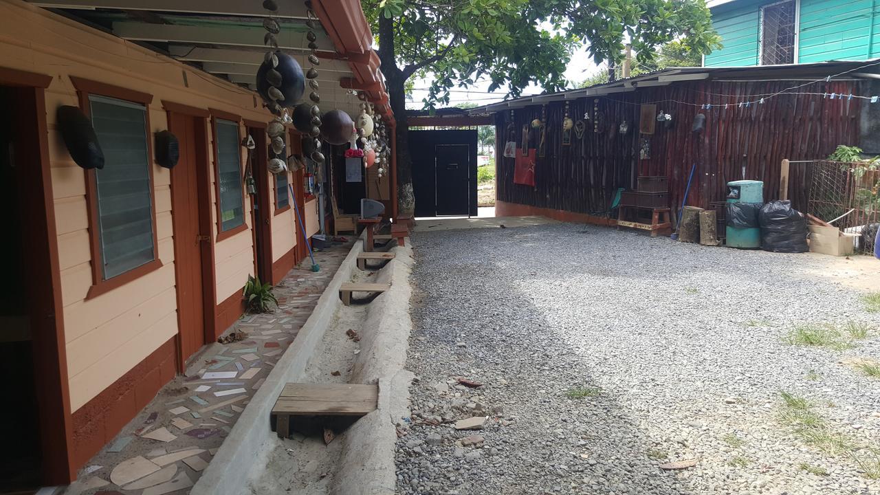 Hotel Economica Coxen Hole Exterior foto