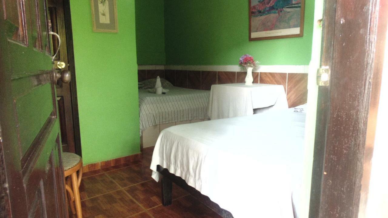 Hotel Economica Coxen Hole Exterior foto