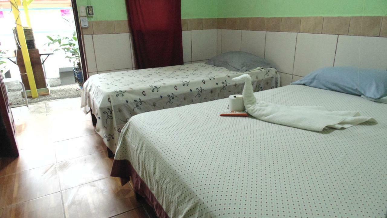 Hotel Economica Coxen Hole Exterior foto