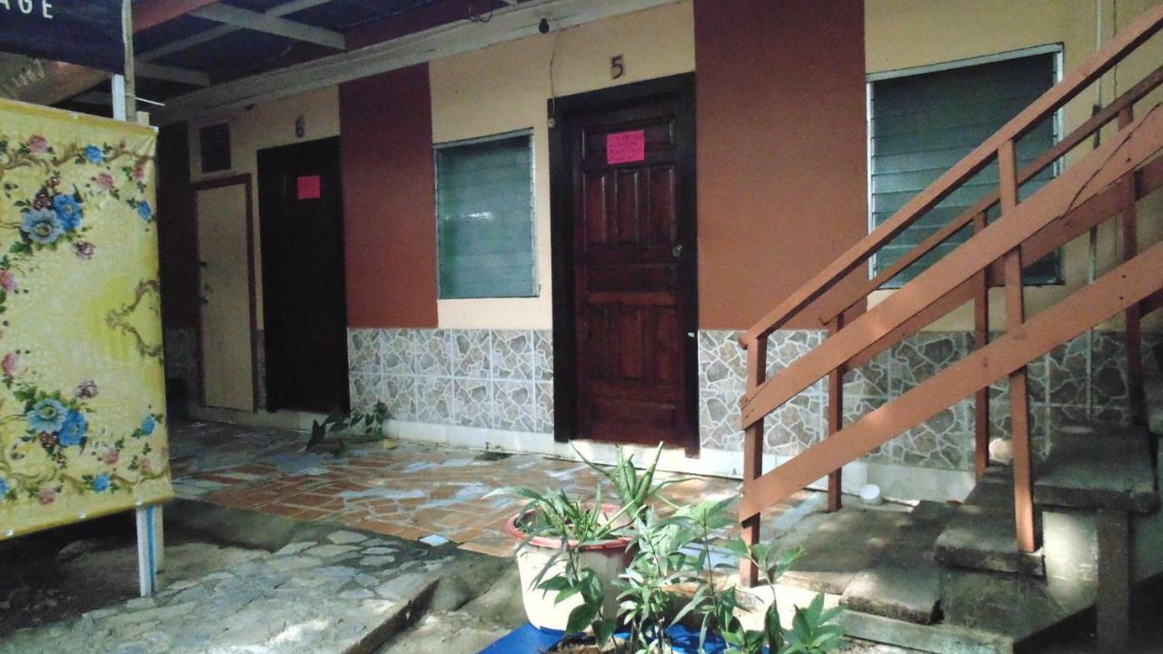 Hotel Economica Coxen Hole Exterior foto
