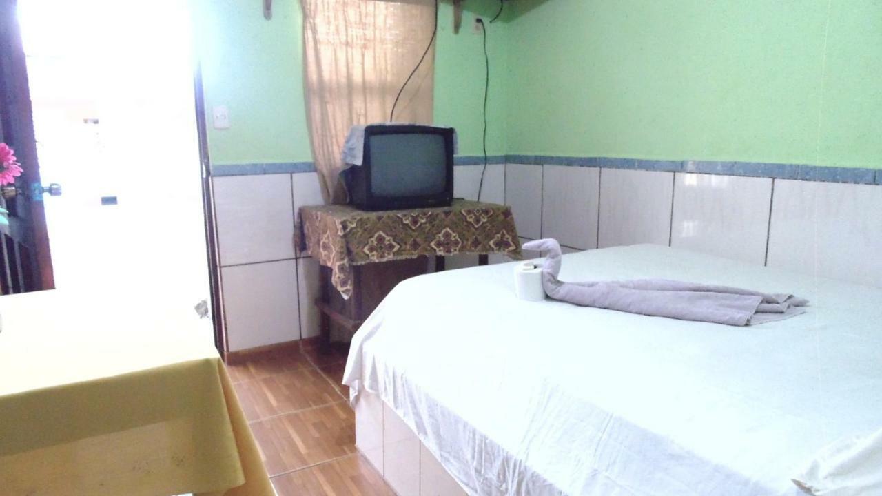 Hotel Economica Coxen Hole Exterior foto