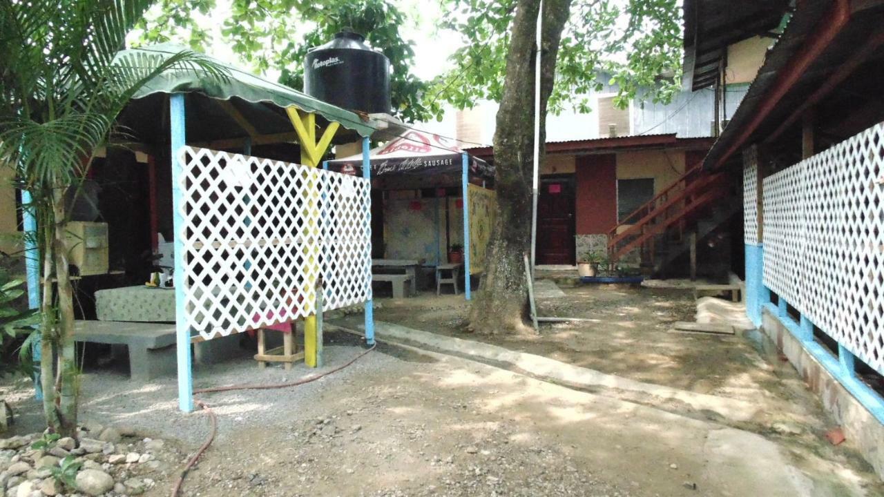 Hotel Economica Coxen Hole Exterior foto
